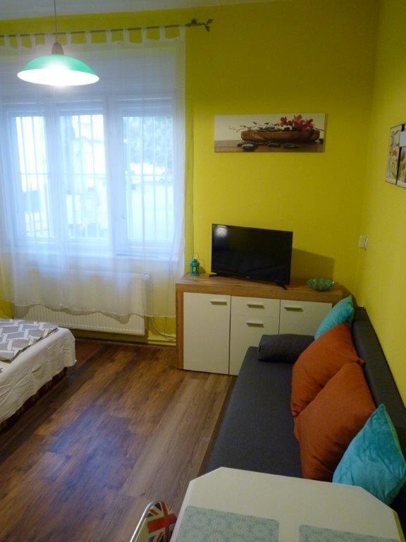 Eper Apartman Debrecen Buitenkant foto