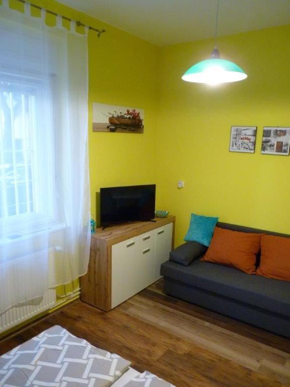 Eper Apartman Debrecen Buitenkant foto