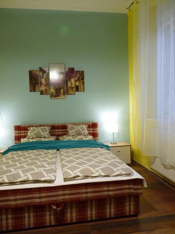 Eper Apartman Debrecen Buitenkant foto