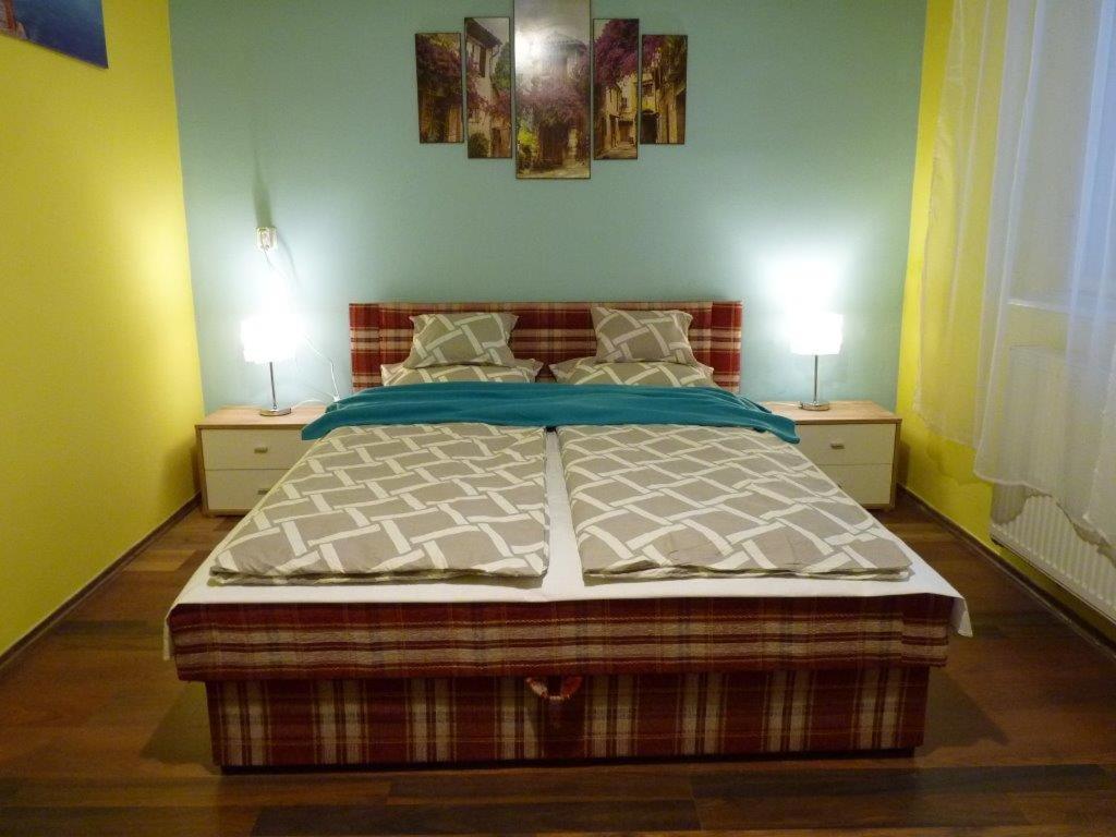Eper Apartman Debrecen Buitenkant foto